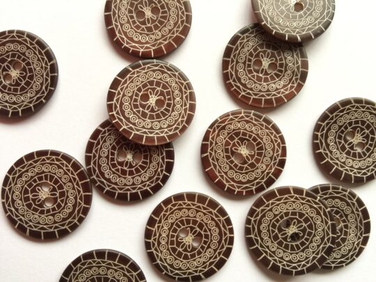 Shell buttons with laser pattern