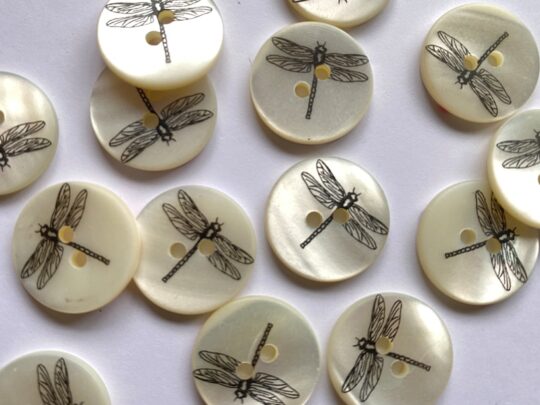 Off white matt shell button with black dragonfly 18mm